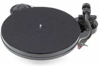 PRO-JECT RPM 1 Carbon hos Reptilaudio.se