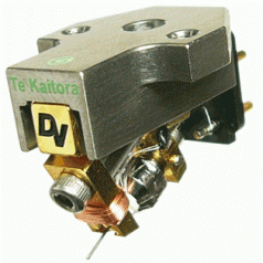 DYNAVECTOR Te-Kaitora Rua hos Reptilaudio.se