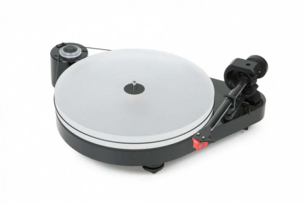 PRO-JECT RPM 5 Carbon Black High Gloss med Ortofon 2M Silver inkl. Cover It och Ground It 1 Deluxe